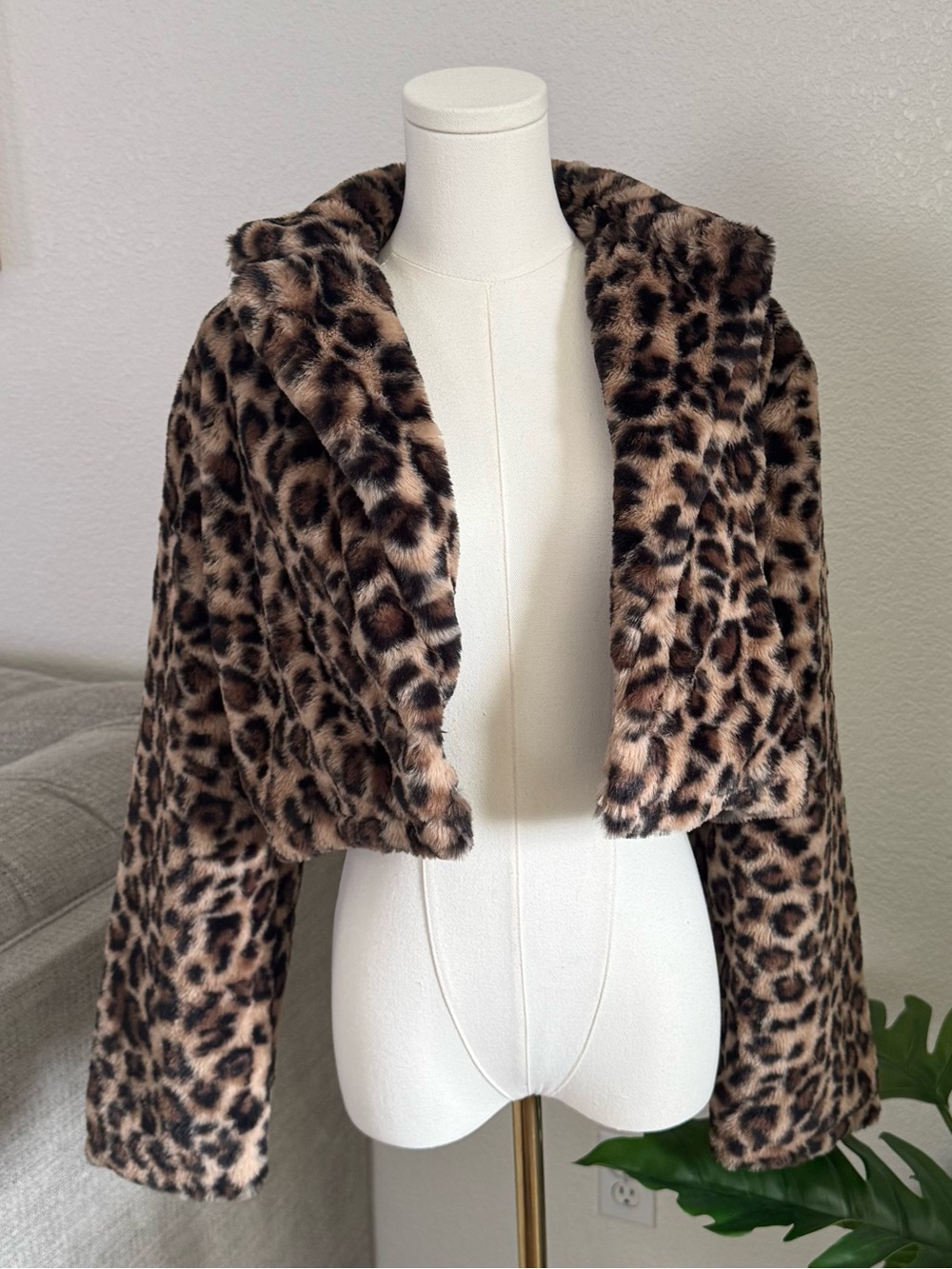 Fashion Nova Womenβs Small Leopard Print Cropped Faux Fur Jacket Coat NWT Sexy